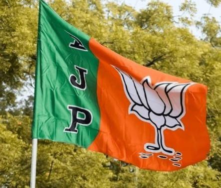 कोळशाचा अनादर केल्याचा आरोप केल्याबद्दल केटका भाजपचे आमदार यांनी कॉंग्रेसला स्लॅम केले विजययंद्र यांनी पुढे राज्य कॉंग्रेस सरकारवर वक्फ प्रकरणाचा वापर शेतकर्यांना निषेधासाठी उद्युक्त करण्यासाठी कव्हर म्हणून केला.