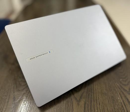 ASUS STAMPOGE P1 पुनरावलोकन ASUS STAMPOGE P1 पुनरावलोकन