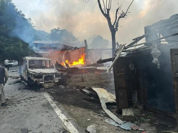 उत्तर काश्मीरमधील कुपवारा या सीमावर्ती गावात पाकिस्तानी गोळीबारात परिणाम झाला. गोळीबार