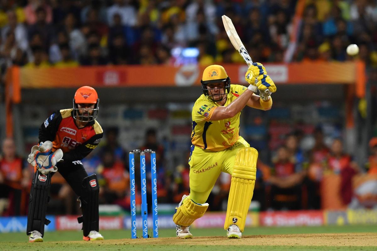 शेन वॉटसन हा विजयी कारणास्तव आयपीएल फायनलमध्ये शतकानुशतके मिळविणारा पहिला खेळाडू होता. 