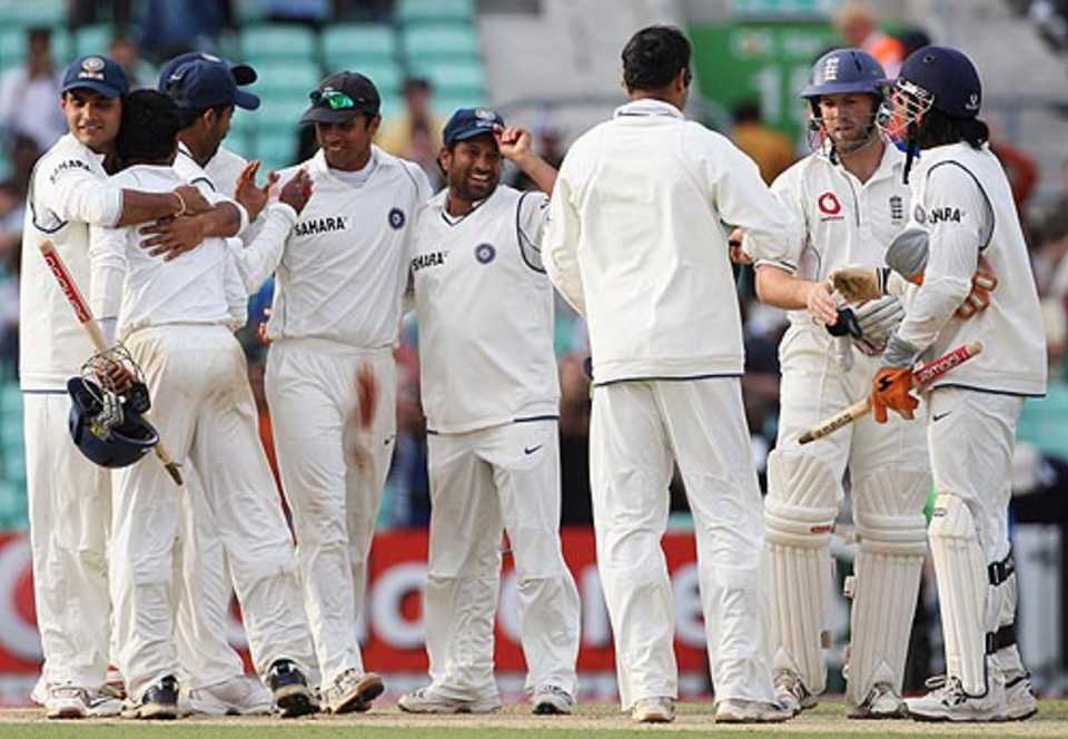 अभिनंदन संदेशांची देवाणघेवाण भारत पूर्ण म्हणून केली जाते