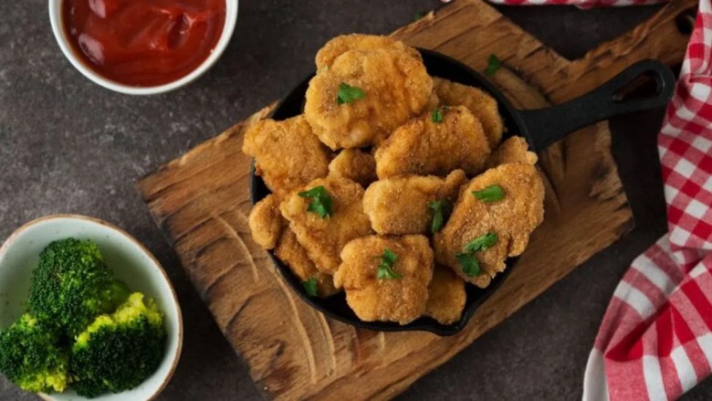 हे मूंग डाळ पाकोरा फायबर आणि पोषक घटकांनी भरलेले आहेत, जे आपल्याला जास्त काळ पूर्ण ठेवतात. वजन-निरीक्षक आणि फिटनेस प्रेमींसाठी एक उत्तम निवड.