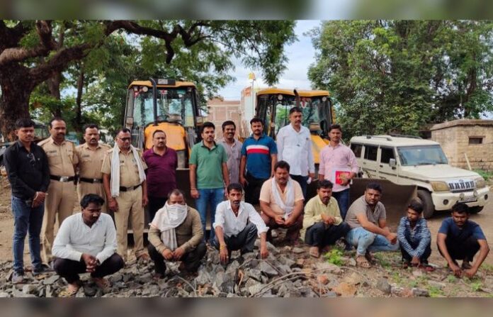Latur (1)