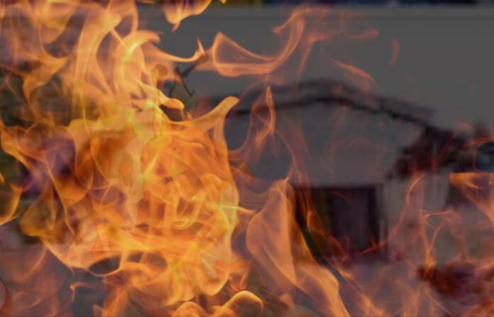 खोका-भाई-सतीश-भोसले-घराला-जाळले-अज्ञात-व्यक्तींनी-कुटुंब-सदस्यांना-मारहाण