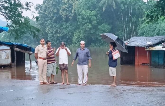राजापूर-फ्लूड-वॉटर-रिसीड्स-कोदवाली-अरजुना-नद्या-सामान्य-जागबुडी-स्टिल-एट-डॅन्जर-लेव्हल राजापूर-फ्लूड-वॉटर-रिसीड्स-कोदवाली-अरजुना-नद्या-सामान्य-जागबुडी-स्टिल-एट-डॅन्जर-लेव्हल