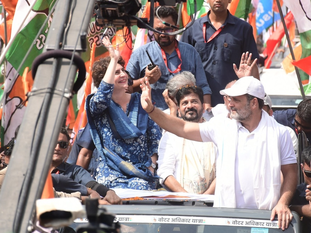 प्रियंका गांधी वड्रा 'मतदार अधिकर यात्रा' मध्ये राहुल गांधींमध्ये सामील झाली