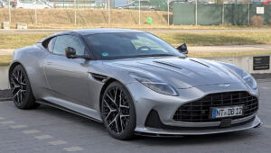 ड्राईव्ह द ड्रीम: ॲस्टन मार्टिन डीबी 12 ने ब्रिटिश कारागिरीला जबडा-ड्रॉपिंग परफॉर्मन्सची जोड दिली