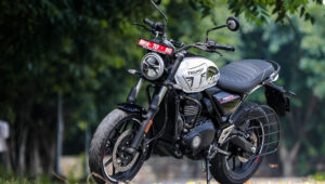 ट्रायम्फ स्पीड T4: शैली, शक्ती आणि रोजच्या राइडिंगच्या आरामाचे परिपूर्ण मिश्रण