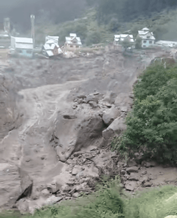 किशतवार मध्ये क्लाउडबर्स्ट क्लाउडबर्स्ट