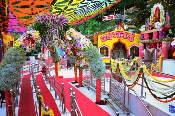 मटा वैष्णो देवी येथे फुले