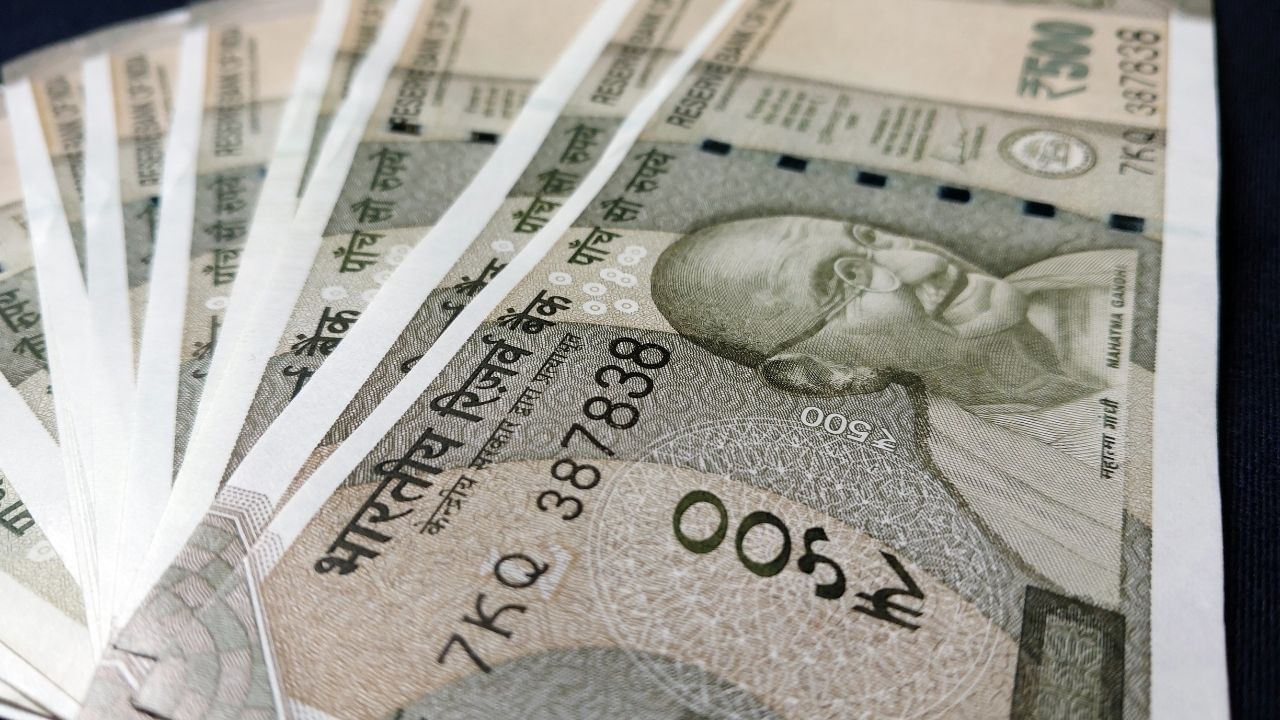 सरकारी योजनेमुळे ती पूर्णपणे सुरक्षित आहे. यामध्ये आपल्या पैशाच्या बुडण्याचा कोणताही धोका नाही. ही योजना विशेषत: ज्यांना कोणत्याही जोखमीशिवाय निश्चित परतावा हवा आहे त्यांच्यासाठी योग्य आहे. आपली ठेव आणि व्याज दोन्ही पूर्णपणे सुरक्षित आहेत. (टीप: येथे दिलेली माहिती केवळ आपल्या माहितीसाठी आहे. कोणतीही गुंतवणूक करण्यापूर्वी तज्ञांचा सल्ला घेणे आवश्यक आहे.)