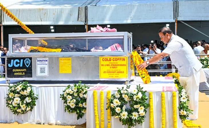 संपूर्ण राज्य सन्मानाने झुबिन गर्गने अंत्यसंस्कार केले; आसामने त्याच्या आवडत्या गाण्याने त्याच्या संगीत चिन्हाची निरोप दिली संपूर्ण राज्य सन्मानाने झुबिन गर्गने अंत्यसंस्कार केले; आसामने त्याच्या आवडत्या गाण्याने त्याच्या संगीत चिन्हाची निरोप दिली