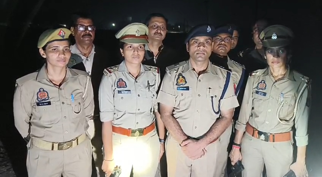 या प्रसंगी पोलिस उपस्थित
