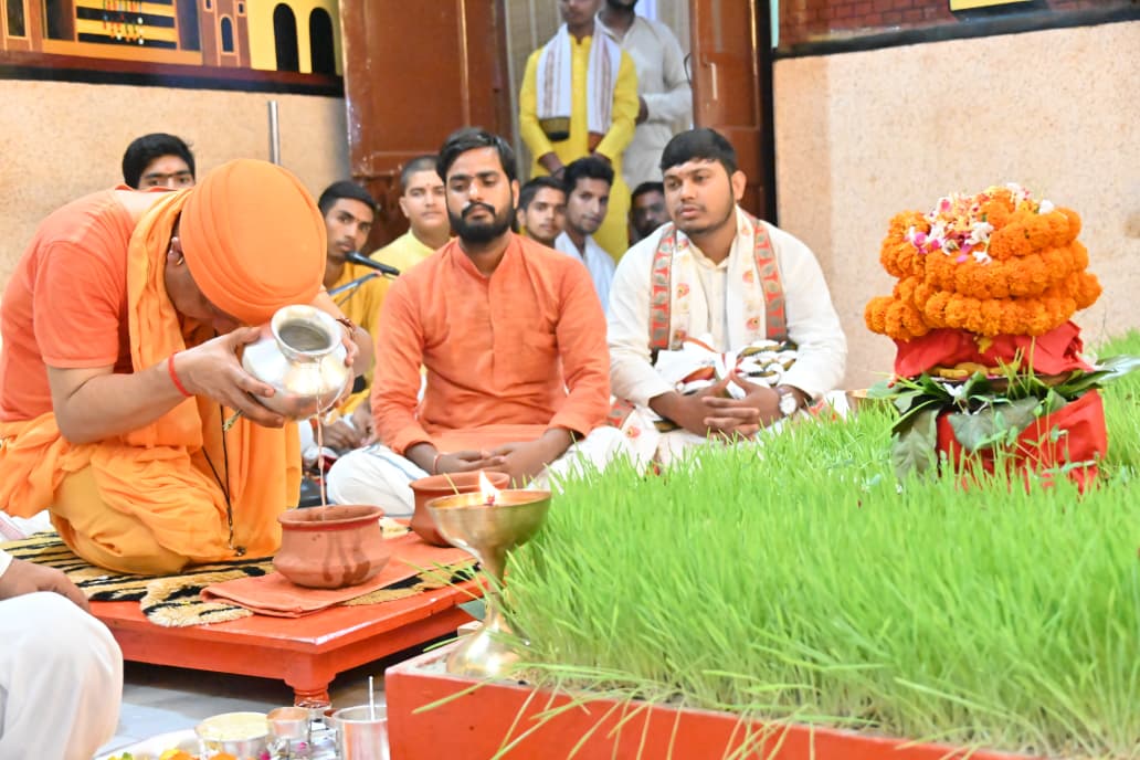 The ritual of Navratri Ashtami was completed with Havan in Shaktipeeth of Gorakhnath Temple*