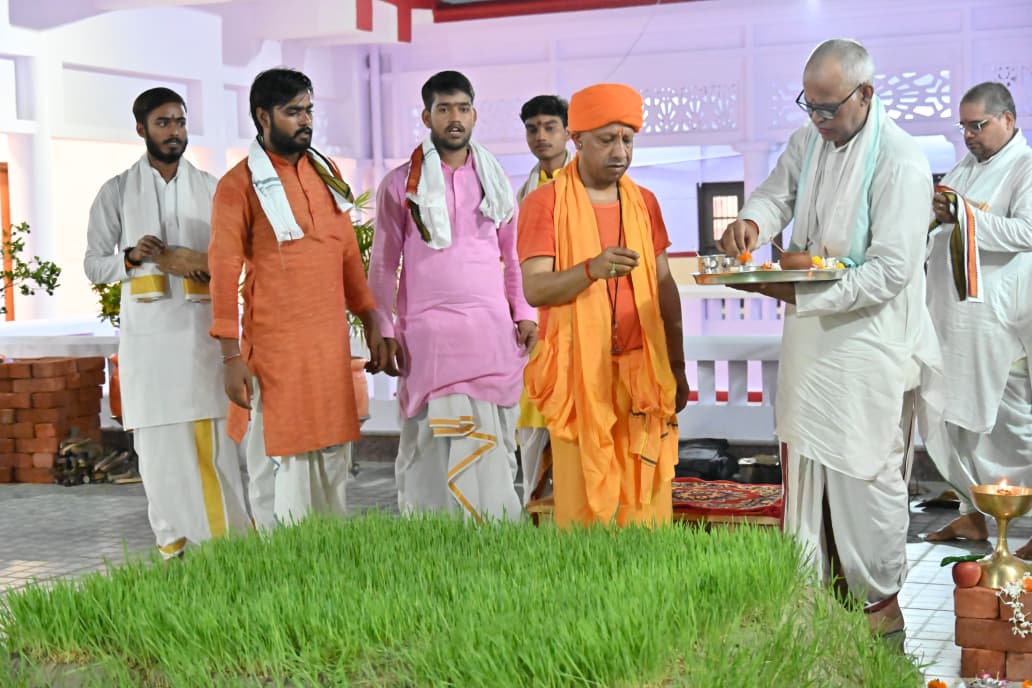 The ritual of Navratri Ashtami was completed with Havan in Shaktipeeth of Gorakhnath Temple*