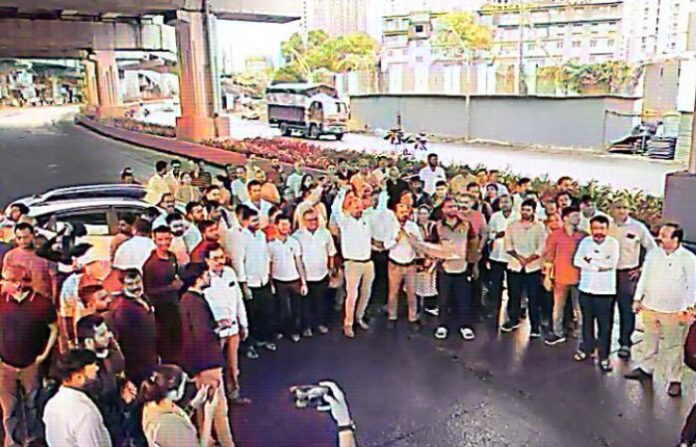 ghodbunder road protest