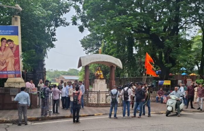 meenatai thackeray statue