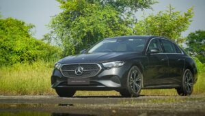 मर्सिडीज-बेंझ ई-क्लास: ₹XX लाखात 375bhp आणि 500Nm टॉर्कसह लक्झरीचा अनुभव घ्या
