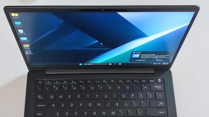 ASUS STAMPOGE B5 पुनरावलोकन ASUS STAMPOGE B5 पुनरावलोकन