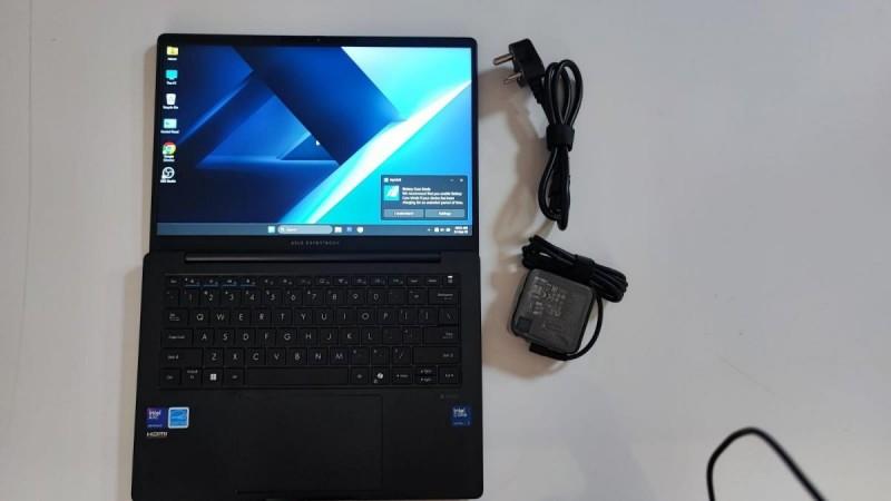 ASUS STAMPOGE B5 पुनरावलोकन ASUS STAMPOGE B5 पुनरावलोकन