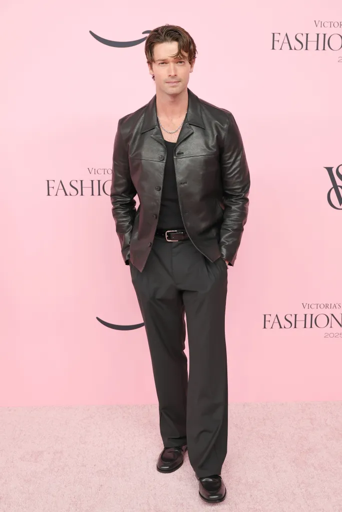 पॅट्रिक श्वार्झनेगर, 2025 व्हिक्टोरियाचा सिक्रेट फॅशन शो रनवे