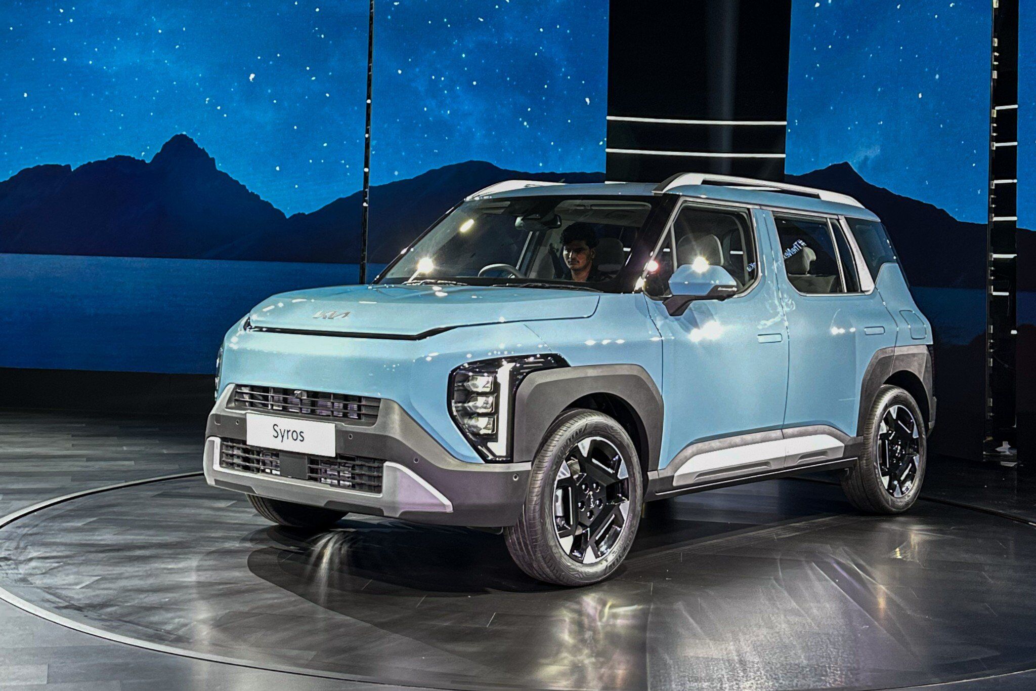Kia Syros कॉम्पॅक्ट SUV भारतात अनावरण करण्यात आली