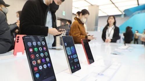 Samsung Electronics आगामी Galaxy S26 स्मार्टफोनमध्ये स्वतःची Exynos चिप वापरणार आहे Samsung Electronics आगामी Galaxy S26 स्मार्टफोनमध्ये स्वतःची Exynos चिप वापरणार आहे