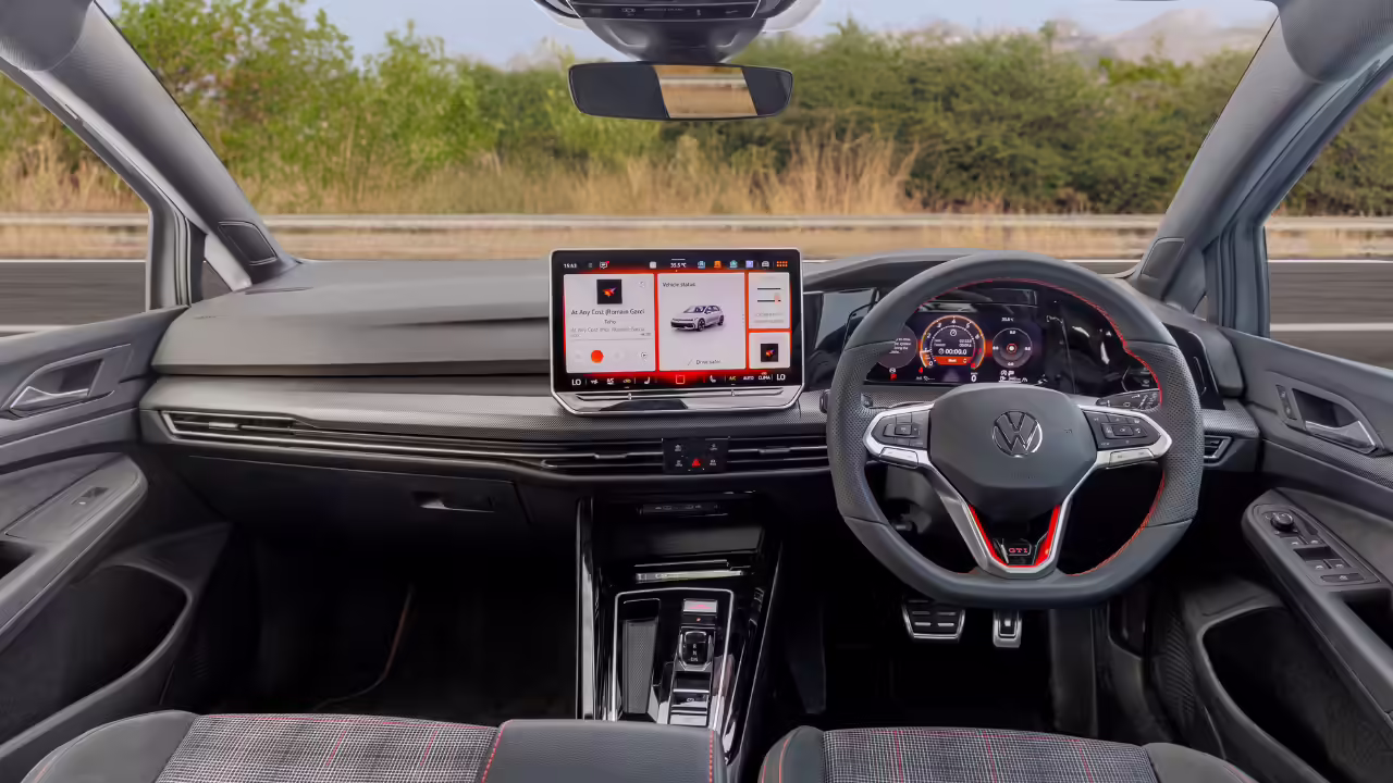 VW गोल्फ GTI इंटीरियर