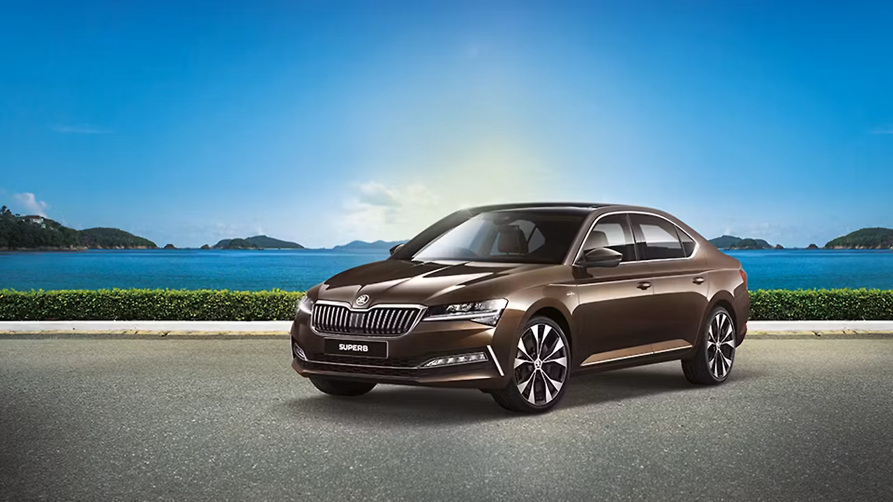 2021 Skoda Superb लाँच: तुम्हाला सर्व माहिती असणे आवश्यक आहे - CarWale