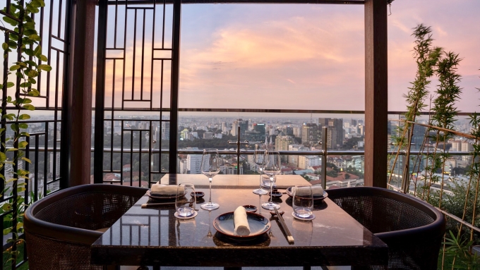 HCMC मधील लाई रेस्टॉरंट वरून शहराची दृश्ये देते. रेस्टॉरंटचे फोटो सौजन्याने