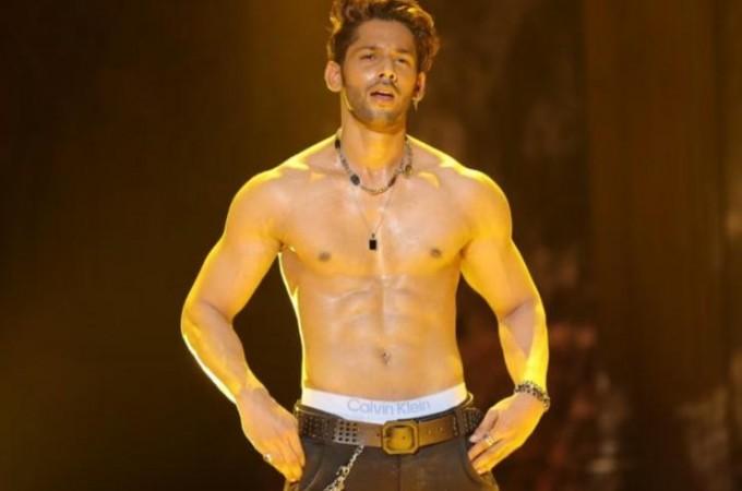 बसीर अलीला बेदखल केले बसीर अलीला बेदखल केले