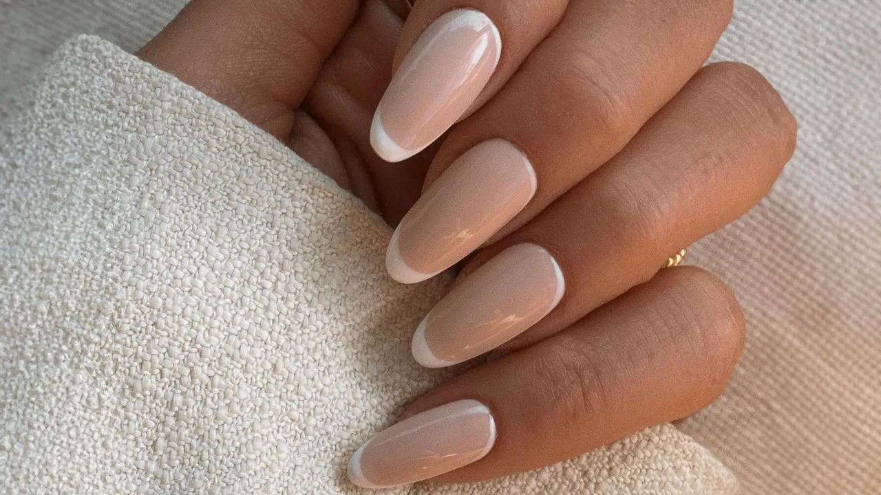 57 फ्रेंच टिप नेल डिझाईन्स आता वापरून पहा | ग्लॅमर यूके