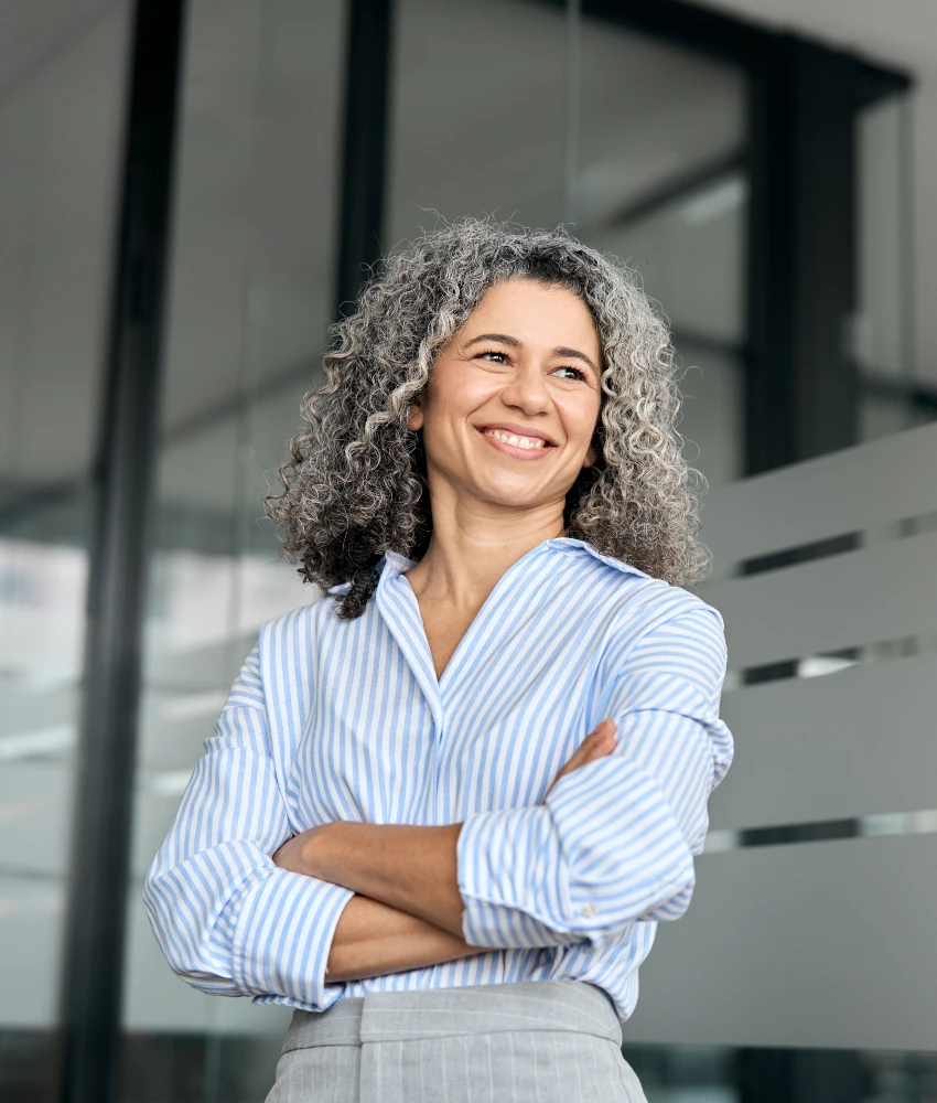 जे लोक त्यांचे वय त्यांना त्रास देऊ देत नाहीत त्यांनी नेहमी या 9 गोष्टी करा आत्मविश्वास असलेली वृद्ध स्त्री तिच्या सामर्थ्याचे कौतुक करते