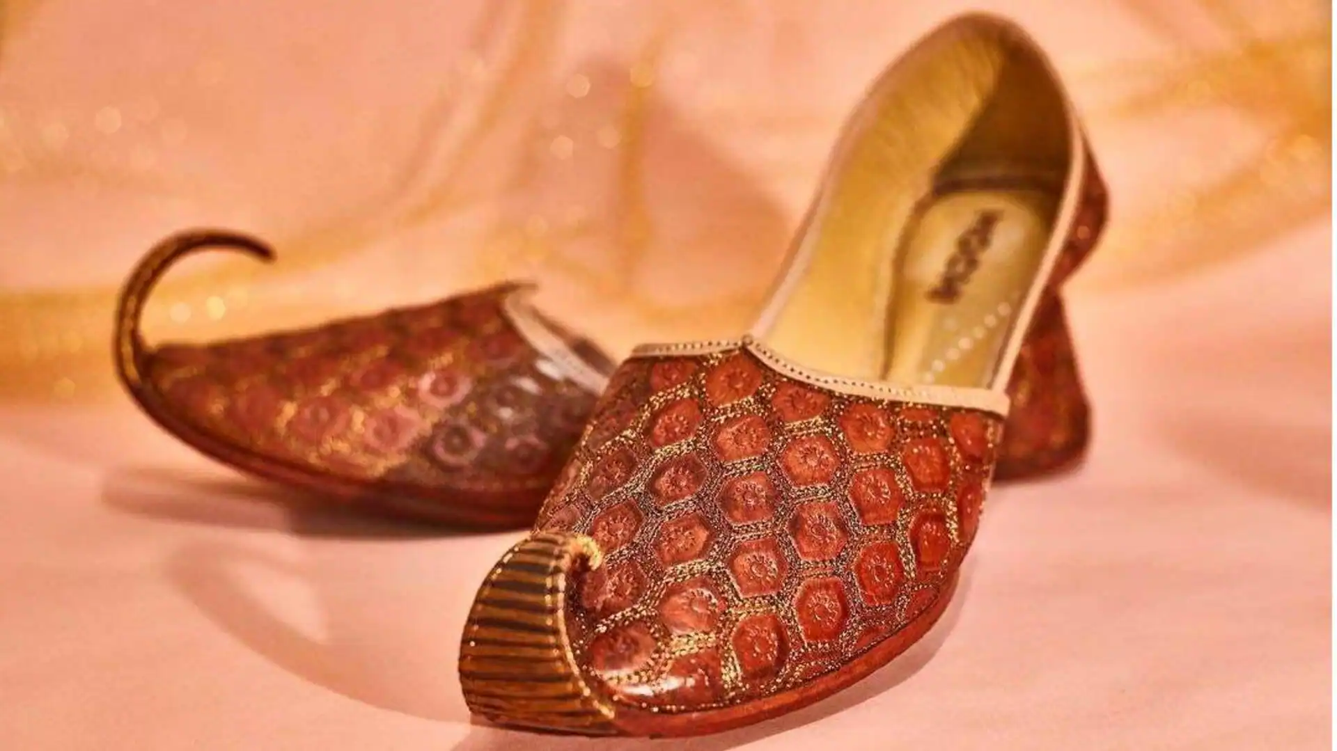 पुरुषांना त्यांचे जातीय स्वरूप वाढवण्यासाठी पादत्राणे पर्याय