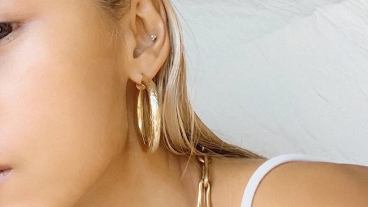 तुमच्या चेहऱ्याच्या आकारासाठी सर्वोत्तम कानातले: चौरस, गोल, अंडाकृती, डायमंड किंवा हार्ट | ग्लॅमर यूके