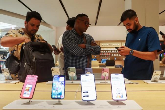 मेक इन इंडिया बूस्टर: एप्रिल-सप्टेंबरमध्ये आयफोनच्या निर्यातीत सुमारे $10 अब्जची विक्रमी वाढ झाली आहे मेक इन इंडिया बूस्टर: एप्रिल-सप्टेंबरमध्ये आयफोनच्या निर्यातीत सुमारे $10 अब्जची विक्रमी वाढ झाली आहे