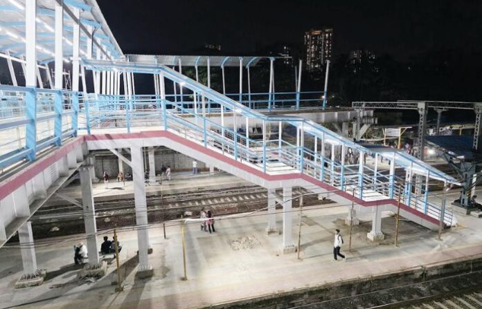 Bhandup railway station