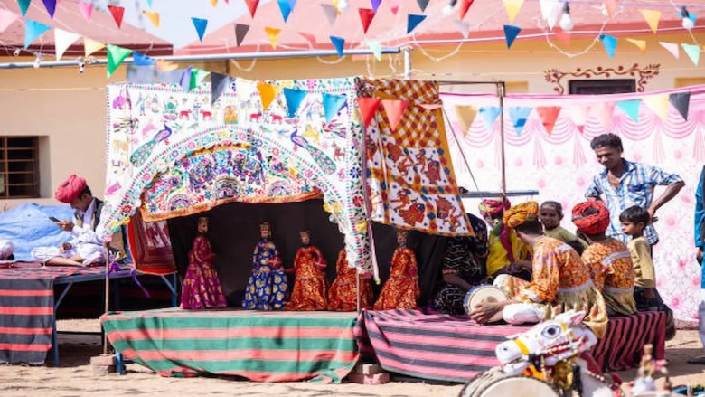 संस्कृती, रंग आणि परंपरांवर प्रेम करणाऱ्या प्रवाशांसाठी हा एक आवश्यक अनुभव बनवतो.