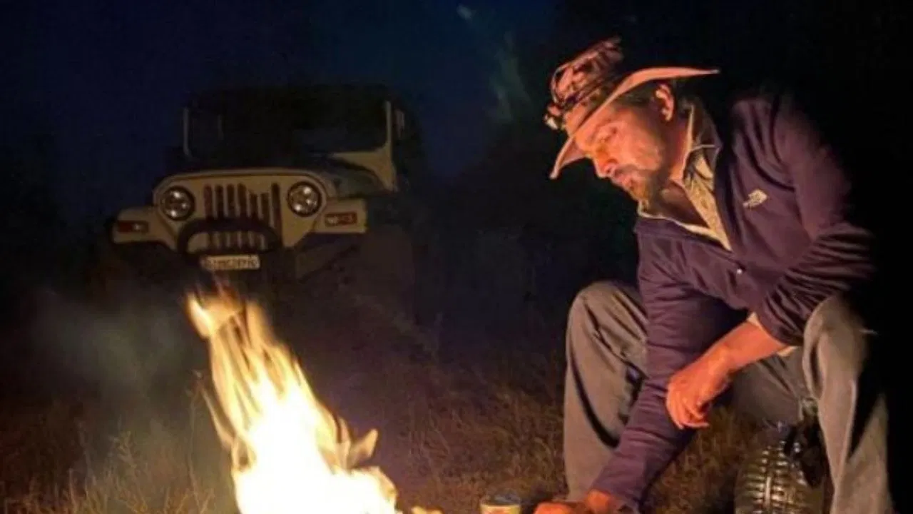 हर्षवर्धन राणे यांनी त्यांच्या 41 व्या वाढदिवसानिमित्त कॅम्पर व्हॅन खरेदी केली आहे. 12 वर्षांनंतर त्याचे स्वप्न पूर्ण झाले आहे. हर्षवर्धन हा भारतातील पहिला अभिनेता आहे ज्याने आपले आलिशान घर सोडून कॅम्पर व्हॅनमध्ये राहण्याचा निर्णय घेतला आहे.