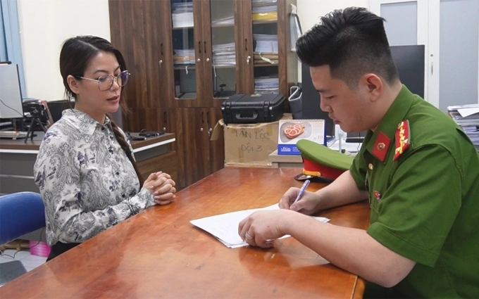 ट्रुओंग एनगोक आन्ह याची पोलिसांनी चौकशी केली. HCMC पोलिसांचे फोटो सौजन्याने