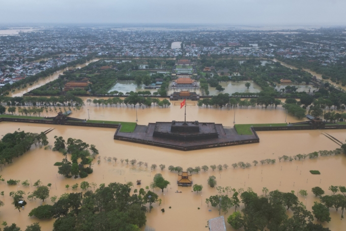 28 ऑक्टो. 2025 रोजी ह्यूमध्ये पूर आला. वाचा/वो थान यांनी घेतलेला फोटो