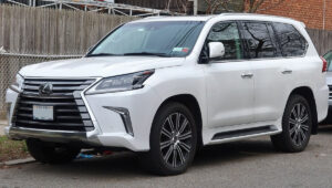 Lexus LX: शक्ती, प्रतिष्ठा, लक्झरी आणि अतुलनीय आराम यांचे अंतिम मिश्रण