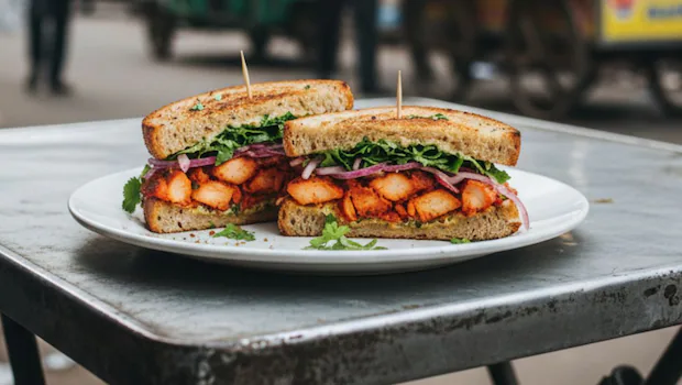 चिकन तंदूरी सँडविच हे सर्वात प्रिय देसी चिकन सँडविचपैकी एक आहे. चिकन तंदूरी सँडविच हे सर्वात प्रिय देसी चिकन सँडविचपैकी एक आहे.