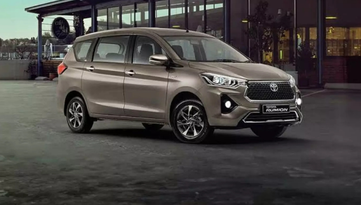 Toyota Rumion: प्रशस्त, आरामदायी आणि इंधन-कार्यक्षम फॅमिली कार प्रत्येक प्रवासासाठी योग्य