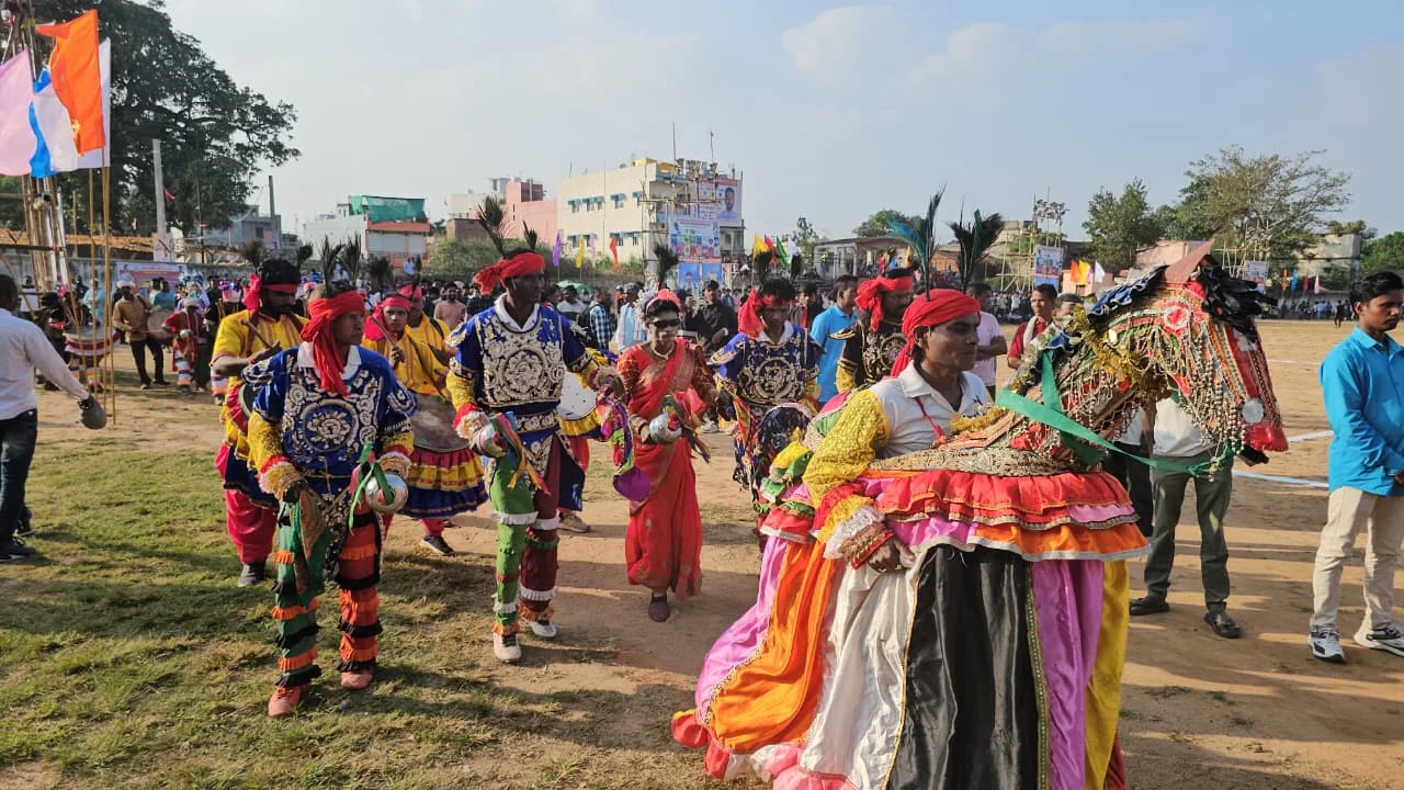लोहरदगा झारखंडचे नवीन फुटबॉल हब बनले: लोहरदगा प्रीमियर लीग (एलपीएल 2025) चे भव्य उद्घाटन, परदेशी खेळाडूंचे आकर्षण वाढले 6 WhatsApp इमेज 2025 11 03 20.48.32 2 वाजता