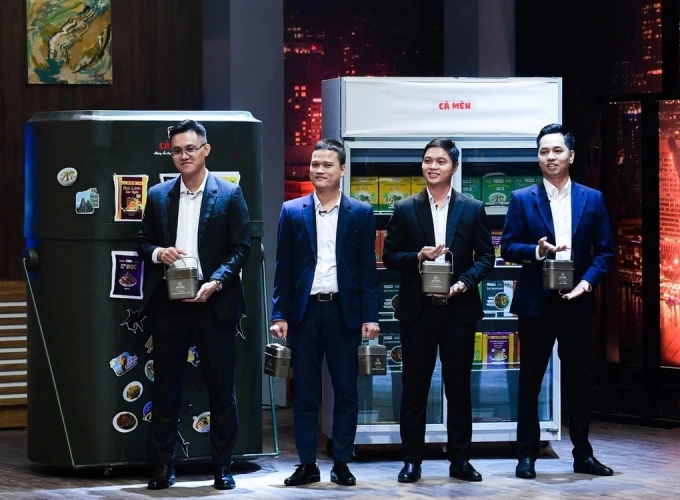 Ca Men चे नेते शार्क टँक व्हिएतनाम वर सादरीकरण करतात. शार्क टँक व्हिएतनामचे फोटो सौजन्याने