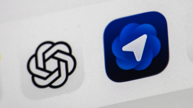 macOS डॉकमध्ये ChatGPT Atlas.