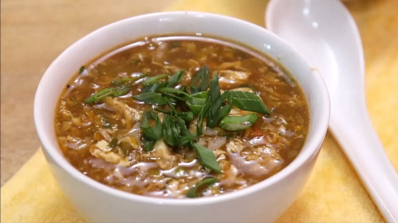 गरम आणि आंबट चिकन सूप