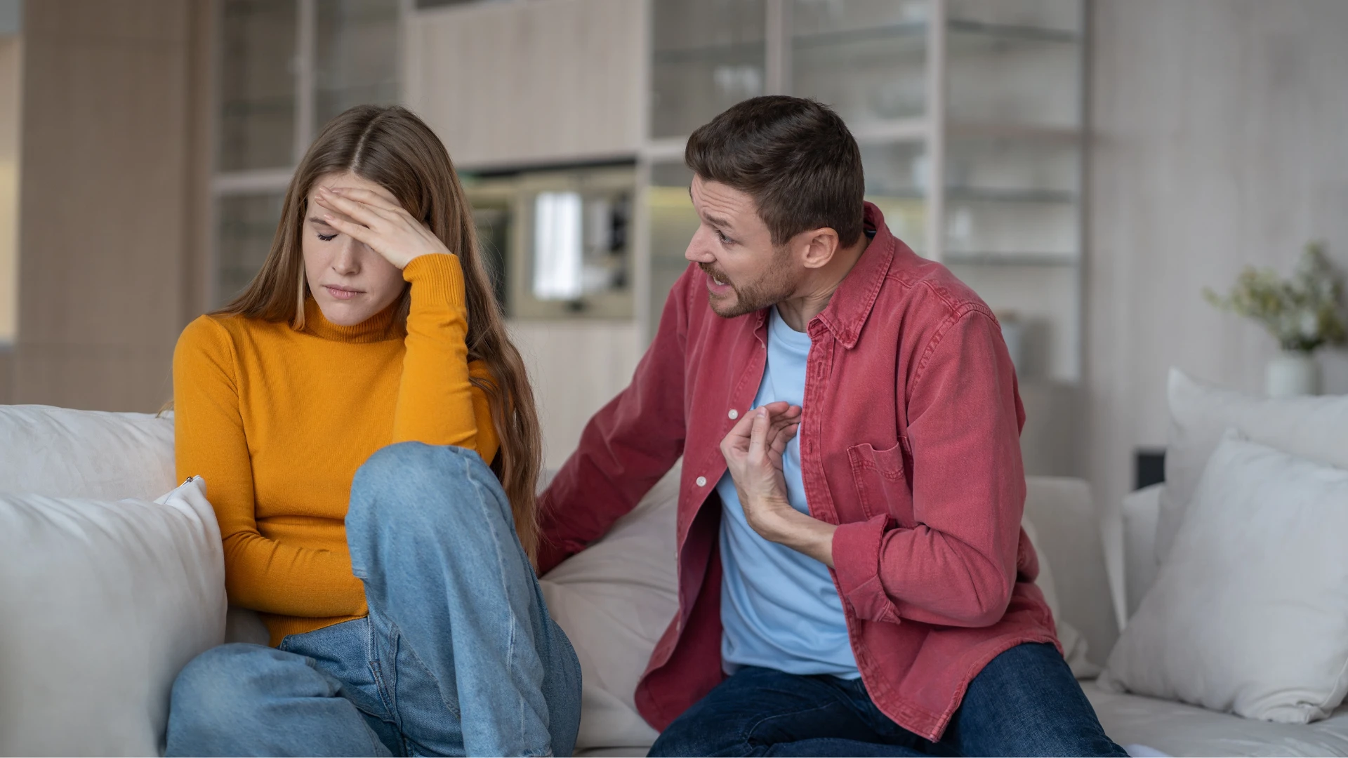 माणूस जो त्याच्या नातेसंबंधांसह एक समाजोपचार आहे