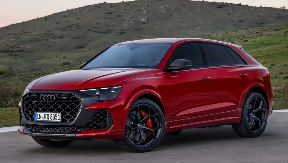 Audi RS Q8: कामगिरी करणारी जगातील सर्वात वेगवान लक्झरी SUV | शक्ती, डिझाइन आणि वैशिष्ट्ये